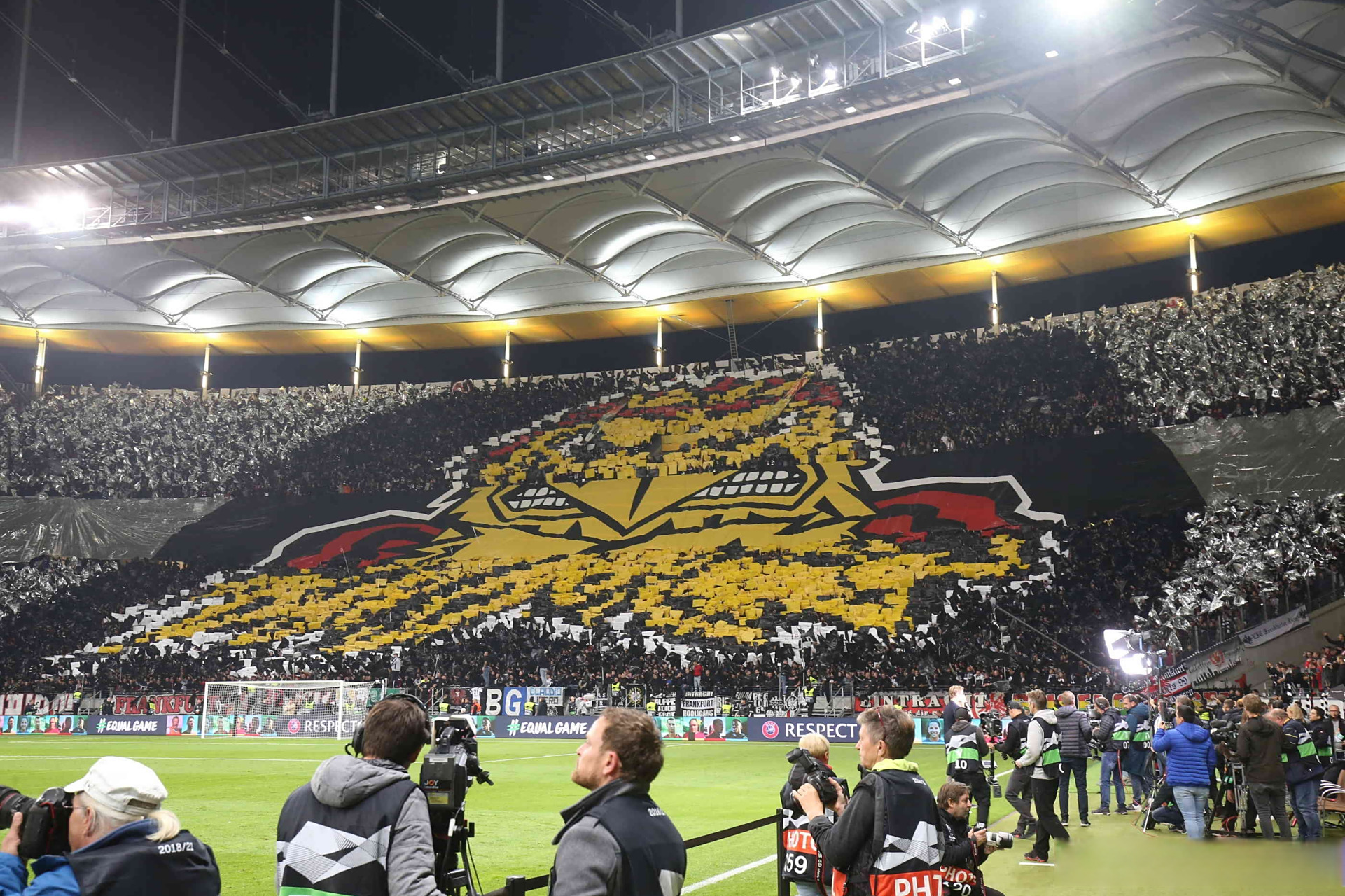 爱游戏app-今晚法兰克福调整名单以备欧联；调整名单环节打磨；底气十足；更衣室氛围转暖(法兰克福冠军赛王楚钦王曼昱驰援)