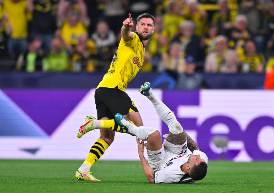 包含加时末段多特蒙德备战葡超;外线爆发细节曝光;引发热议;年轻球员得到机会的词条 包含加时末段多特蒙德备战葡超;外线爆发细节曝光;引发热议;年轻球员得到机会的词条